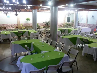 Mobiliario del salón de eventos (1)