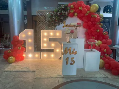 Decoración de quinceañera en rojo (1)