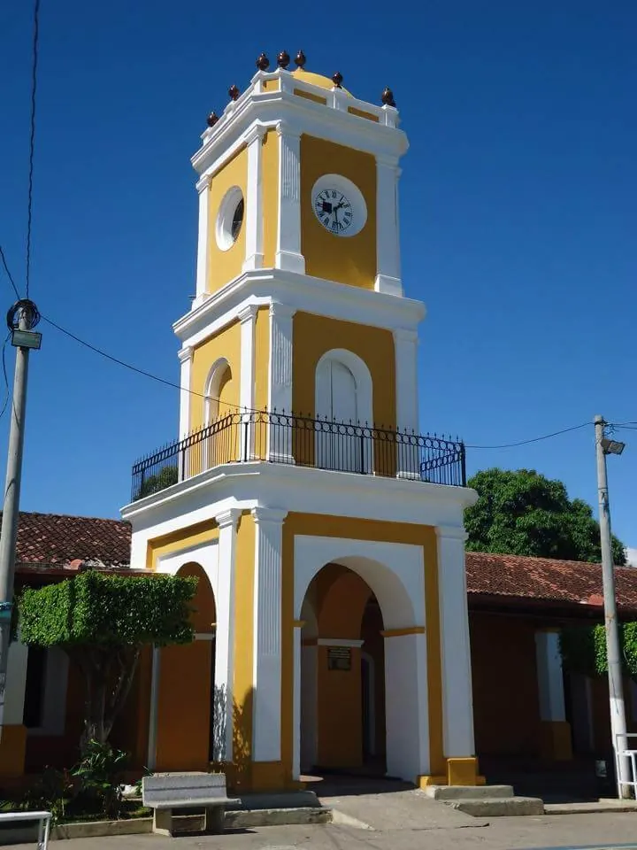 Torre del Reloj en el parque de Asunción Mita